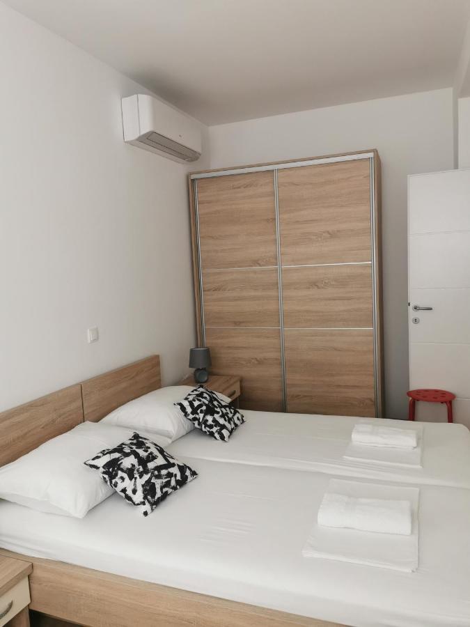 Apartmani Kronjac Milna  Eksteriør billede