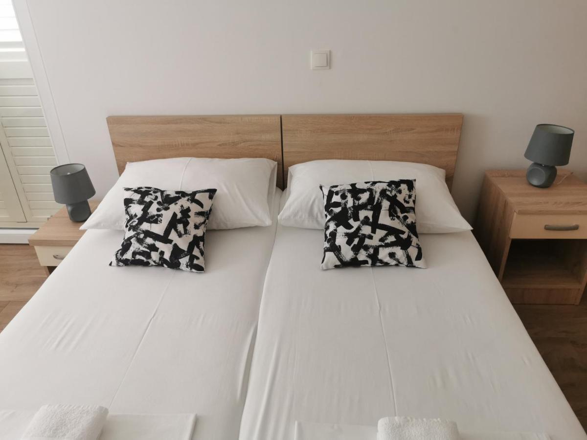 Apartmani Kronjac Milna  Eksteriør billede