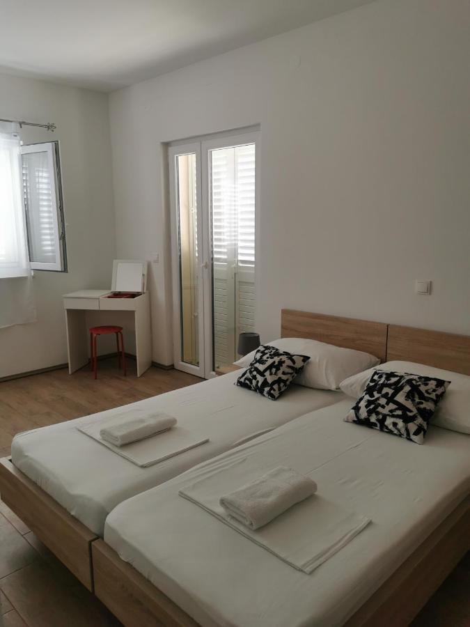 Apartmani Kronjac Milna  Eksteriør billede