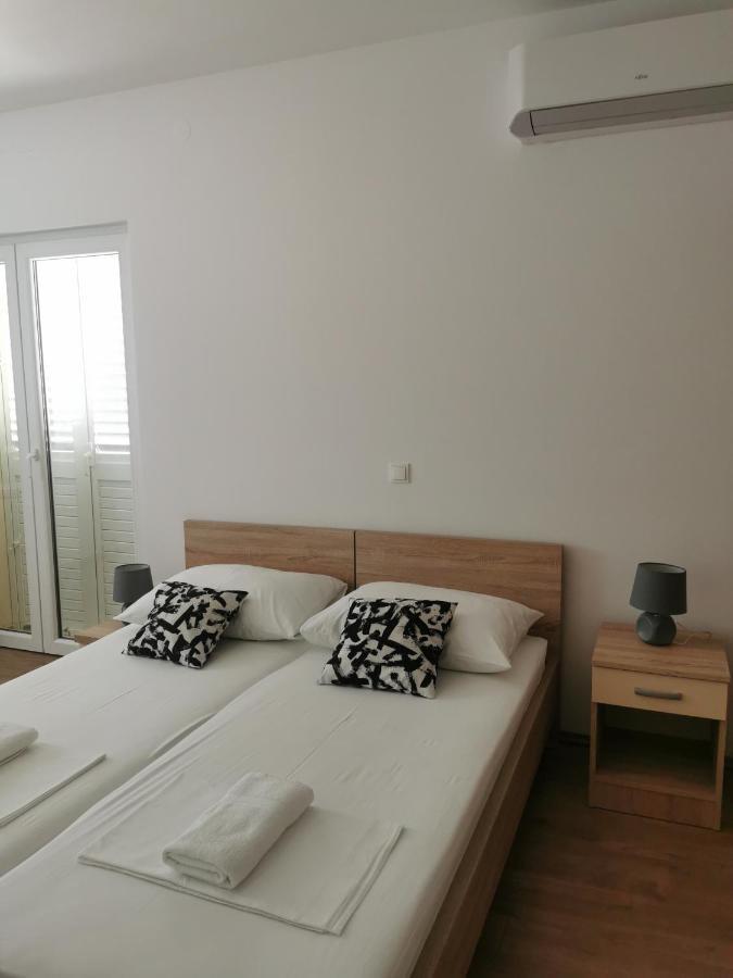 Apartmani Kronjac Milna  Eksteriør billede