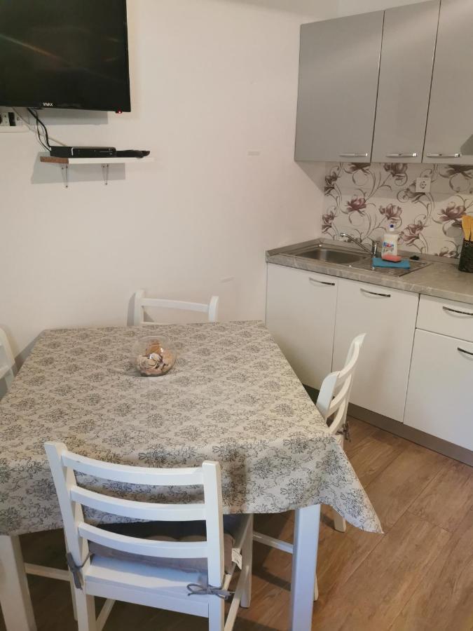 Apartmani Kronjac Milna  Eksteriør billede