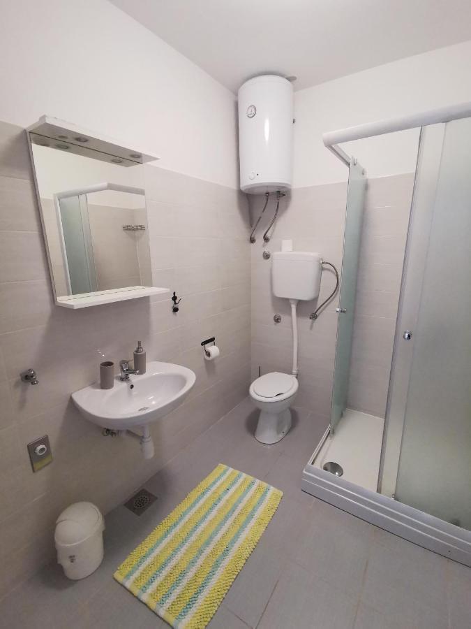 Apartmani Kronjac Milna  Eksteriør billede