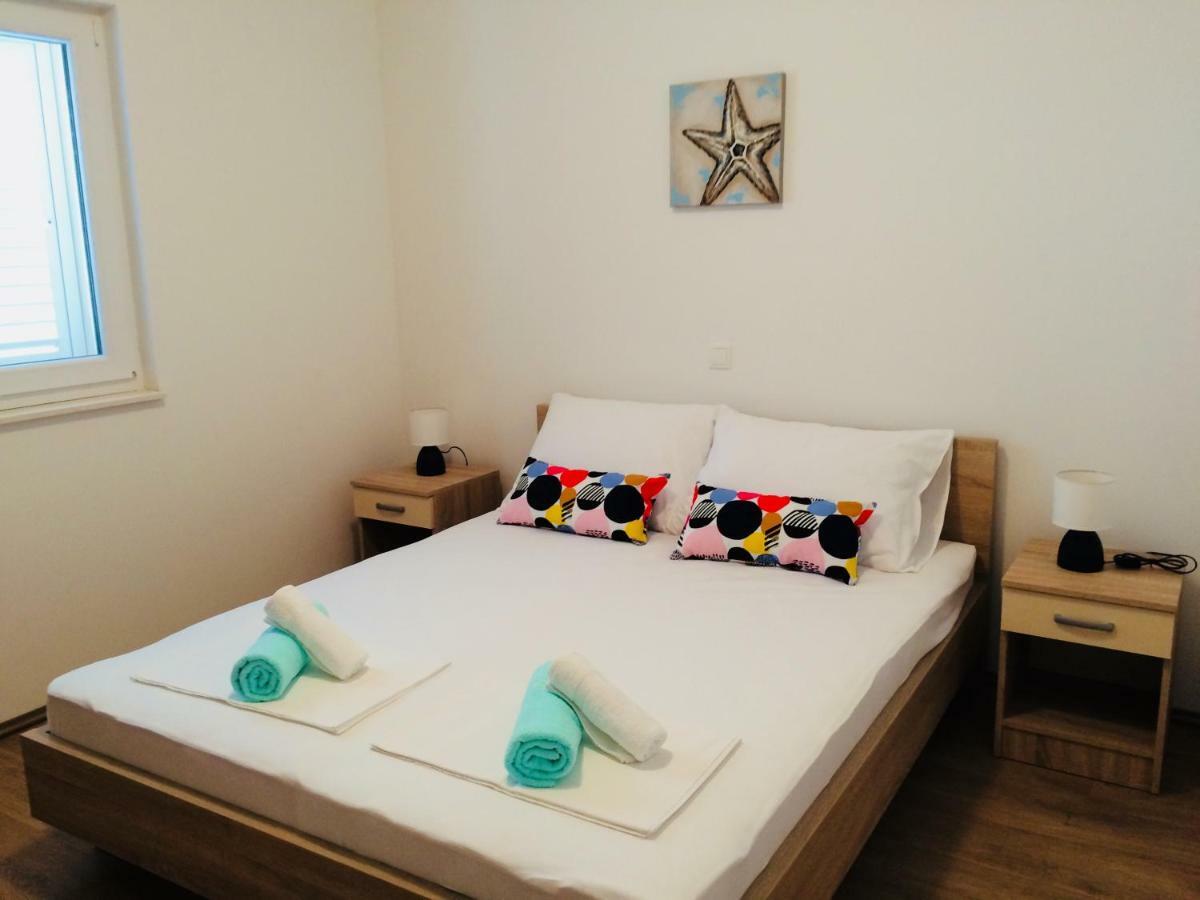 Apartmani Kronjac Milna  Eksteriør billede