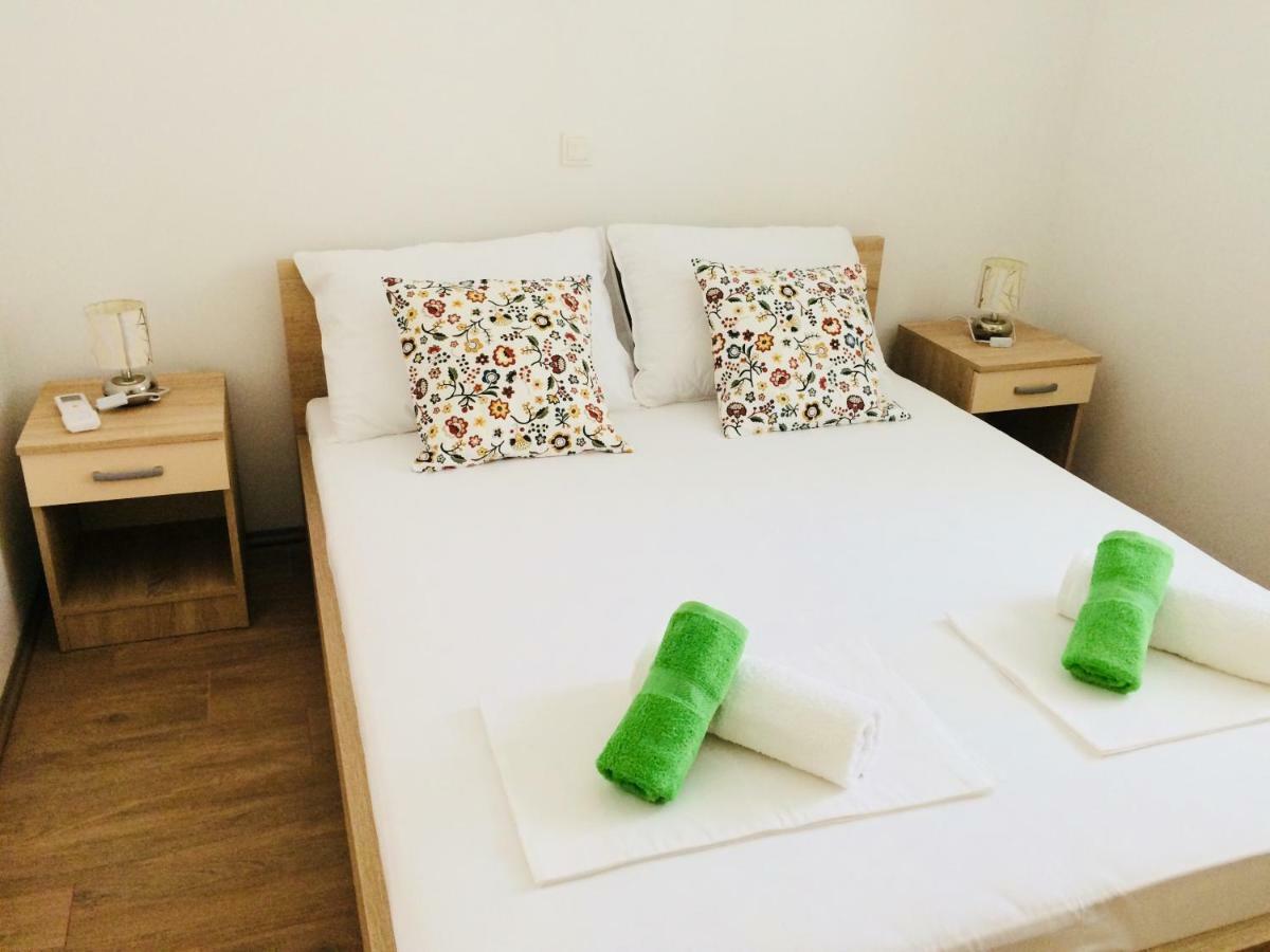 Apartmani Kronjac Milna  Eksteriør billede