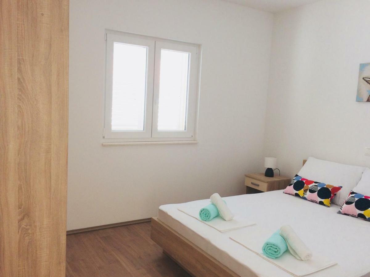 Apartmani Kronjac Milna  Eksteriør billede